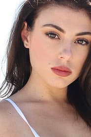 Photo of Lyssa Roberts