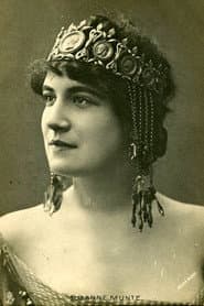Photo of Suzanne Munte
