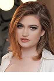 Photo of Nicole Rae