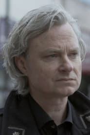 Photo of Simon Toyne