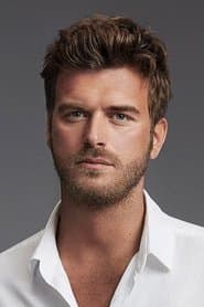 Photo of Kıvanç Tatlıtuğ