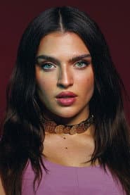 Photo of Mae Muller